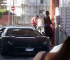 "Χαμός" με τη photo του ημίγυμνου Μπαλοτέλι στη Ferrari