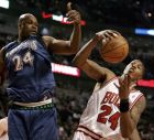 Minnesota Timberwolves' Antoine Walker, left, and Chicago Bulls' Tyrus Thomas go for a rebound during the second quarter of an NBA basketball game in Chicago, Tuesday, Jan. 29, 2008. (AP Photo/Brian Kersey)