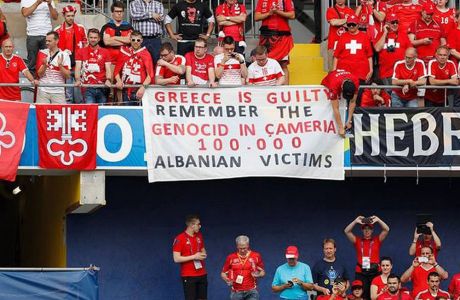 Πανό κατά της "ένοχης" Ελλάδας στο Αλβανία-Ελβετία