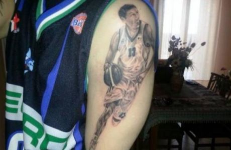 Ιταλός "χτύπησε" tattoo με τον Διαμαντίδη!