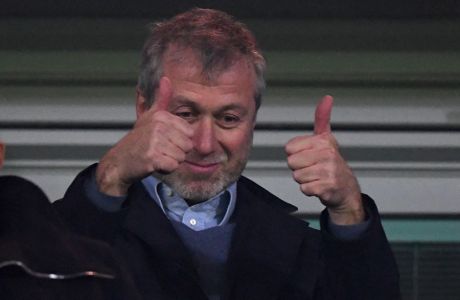 Chelsea owner Roman Abramovich gives a double thumbs up at fulltime after his team won 5-0 during the Premier League match between Chelsea and Everton played at Stamford Bridge London, England, on November 5, 2016 - photo Jed Leicester / Backpage Images / DPPI (Photo by Jed Leicester / BACKPAGE IMAGES Ltd / DPPI via AFP)
