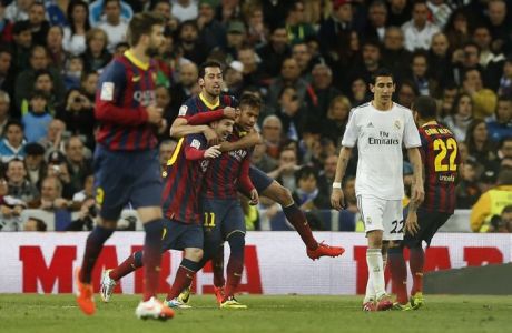 Barcelona's Lionel Messi from Argentina, left, second left, celebrates his goal with teammates next to Real's Angel Di Maria, second right, during a Spanish La Liga soccer match between Real Madrid and FC Barcelona at the Santiago Bernabeu stadium in Madrid, Spain, Sunday, March 23, 2014. (AP Photo/Andres Kudacki)