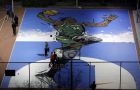 O Same84 φιλοτέχνησε στο γήπεδο μπάσκετ του Τρίτωνα, ένα γκραφίτι που απεικονίζει τον σταρ των Μπακς Γιάννη Αντετοκούνμπο. Φεβρουάριος 2017, Αθήνα