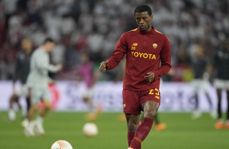 Roma's Georginio Wijnaldum warms up prior to the Europa League final soccer match between Roma and Sevilla at the Puskas Arena stadium in Budapest, Hungary, Wednesday, May 31, 2023. (AP Photo/Darko Bandic)