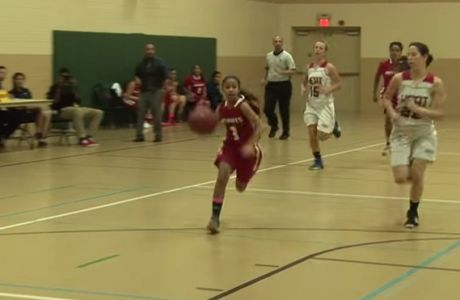 Δεκάχρονη "μαγεύει" με τις ικανότητές της στο μπάσκετ (VIDEO)