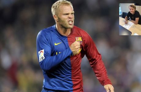 FC Barcelona's Eidur Gudjohnsen reacts after scoring against Real Betis during their Spanish league soccer match at the Camp Nou Stadium in Barcelona, Spain, Wednesday, Sept. 24, 2008. (AP Photo/Manu Fernandez)