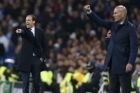 Juventus coach Massimiliano Allegri reacts next to Real Madrid coach Zinedine Zidane, right, during a Champions League quarter final second leg soccer match between Real Madrid and Juventus at the Santiago Bernabeu stadium in Madrid, Wednesday, April 11, 2018. (AP Photo/Francisco Seco)