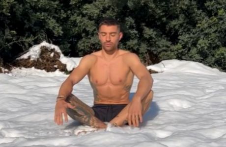 Ο Μουνιέ βγήκε ημίγυμνος στο χιόνι για διαλογισμό