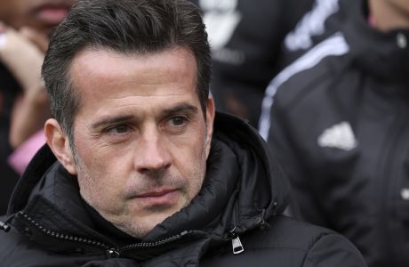 Fulham's head coach Marco Silva looks out from the bench prior the English Premier League soccer match between Fulham and Arsenal at Craven Cottage stadium in London, Sunday, March 12, 2023. (AP Photo/Ian Walton)