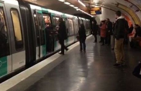 Βαριά τιμωρία σε οπαδούς της Τσέλσι για το ρατσιστικό επεισόδιο στο μετρό του Παρισιού