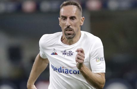 Fiorentina's Franck Ribery controls the ball during a Serie A soccer match between Inter Milan and Fiorentina, at the San Siro stadium in Milan, Italy, Wednesday, July 22, 2020. (AP Photo/Luca Bruno)