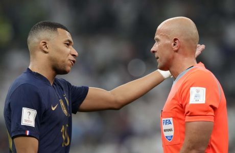 France's Kylian Mbappe argues to referee Szymon Marciniak during the World Cup final soccer match between Argentina and France at the Lusail Stadium in Lusail, Qatar, Sunday, Dec. 18, 2022. (AP Photo/Frank Augstein)