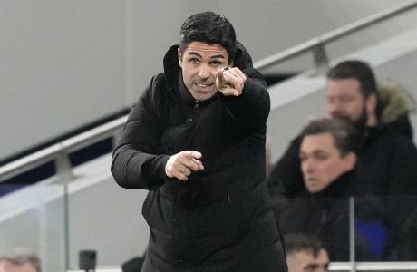 Arsenal's manager Mikel Arteta gives instructions from the side line during the English Premier League soccer match between Tottenham Hotspur and Arsenal at the Tottenham Hotspur Stadium in London, England, Sunday, Jan. 15, 2023. (AP Photo/Frank Augstein)