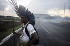 Συμπλοκές ιθαγενών διαδηλωτών με έφιππη αστυνομία
