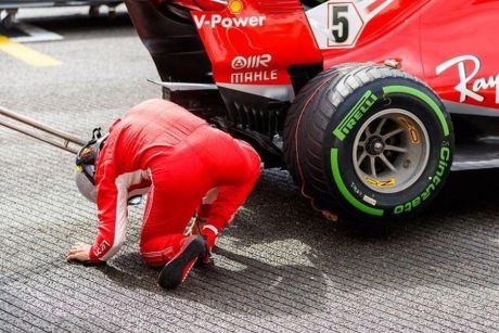 Για να λύσει τα θέματα της Ferrari ο Φέτελ θα γίνει μηχανικός | Contra.gr