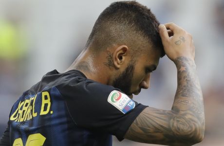 Inter Milan's Gabriel Barbosa gestures after missing a scoring chance during a Serie A soccer match between Inter Milan and Bologna, at the San Siro stadium in Milan, Italy, Sunday, Sept. 25, 2016. Match ended 1-1. (AP Photo/Luca Bruno)