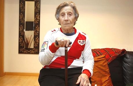 H συγκίνηση της 85χρονης Κάρμεν για τη Ράγιο