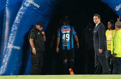 Έγινε αλλαγή και έφυγε από το γήπεδο ο Ροναλντίνιο! (VIDEOS)