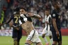 Juventus' Dani Alves celebrates after scoring his side's second goal during the Champions League semi final second leg soccer match between Juventus and Monaco in Turin, Italy, Tuesday, May 9, 2017. (AP Photo/Luca Bruno)