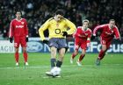 BERNE, SWITZERLAND - NOVEMBER 22:  Robert Pires of Arsenal scores from the penalty spot during the Champions League Group B match between FC Thun and Arsenal at the Stade de Suisse on November 22, 2005 in Berne, Switzerland.  (Photo by Phil Cole/Getty Images)