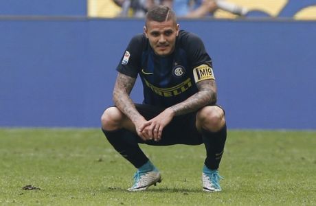 Inter Milan's Mauro Icardi sits in dejection as AC Milan clinched a last minute tie during an Italian Serie A soccer match between Inter Milan and AC Milan, at the San Siro stadium in Milan, Italy, Saturday, April15, 2017. (AP Photo/Antonio Calanni)