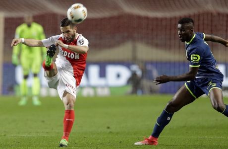 Monaco's Joao Moutinho, left, challenges for the ball with Lille's Ibrahim Amadou, during a League One soccer match between Monaco and Lille, at the Louis II stadium, in Monaco, Sunday, May, 14 2017. (AP Photo/Claude Paris)