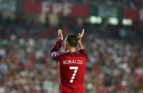 Portugal's Cristiano Ronaldo celebrates at the end of the World Cup Group B qualifying soccer match between Portugal and Switzerland at the Luz stadium in Lisbon, Tuesday, Oct. 10, 2017. (AP Photo/Armando Franca)