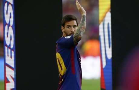 FC Barcelona's Lionel Messi waves to the crowd prior of the Joan Gamper trophy friendly soccer match between FC Barcelona and Chapecoense at the Camp Nou stadium in Barcelona, Spain, Monday, Aug. 7, 2017. (AP Photo/Manu Fernandez)