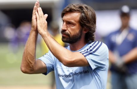 New York City FC's Andrea Pirlo (21), of Italy, acknowledges an ovation from the crowd as he walks off the field after warming up before an MLS soccer game against Orlando City SC at Yankee Stadium, Sunday, July 26, 2015, in New York. (AP Photo/Jason DeCrow)  