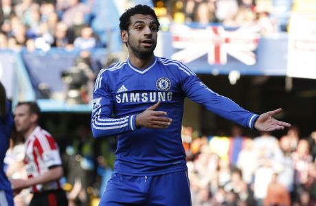 Chelsea's Mohamed Salah, reacts to a decision by the referee Mike Dean, not seen, during an English Premier League soccer match against Sunderland at the Stamford Bridge ground in London, Saturday, April 19, 2014. Sunderland won the match 2-1. (AP Photo/Lefteris Pitarakis)