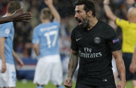 PSG's Ezequiel Lavezzi reacts after missing a chance to score during the Champions League Group A soccer match between PSG and Malmo at the Parc des Princes stadium in Paris, France, Tuesday, Sept. 15, 2015. PSG defeated Malmo 2-0.  (AP Photo/Thibault Camus)