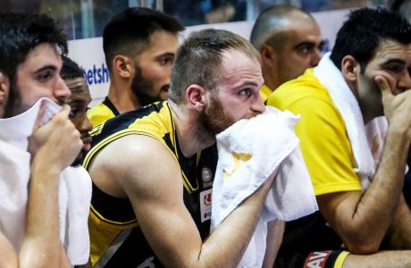 Οι παίκτες της ΑΕΚ απογοητευμένοι στον πάγκο κατά τη διάρκεια της αναμέτρησης με το Ρέθυμνο για την ΕΚΟ Basket League 2019-2020 στο 'Μελίνα Μερκούρη', Κυριακή 27 Οκτωβρίου 2019