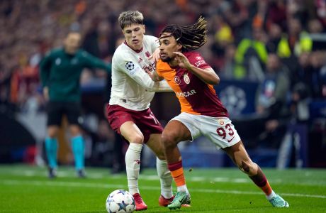 FILE - Manchester United's Alejandro Garnacho, left, challenges for the ball with Galatasaray's Sacha Boey during the Champions League group A soccer match between Galatasaray and Manchester United in Istanbul, Turkey, Nov. 29, 2023. Bayern Munich says fullback Sacha Boey is out with a hamstring tear after he recovered from a similar injury. Bayern says Boey tore muscle tissue in his left hamstring in training Wednesday, March 20, 2024. (AP Photo/Francisco Seco, File)