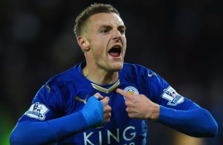 LEICESTER, ENGLAND - NOVEMBER 28:  Jamie Vardy of Leicester City celebrates scoring his team's first goal during the Barclays Premier League match between Leicester City and Manchester United at The King Power Stadium on November 28, 2015 in Leicester, England.  (Photo by Laurence Griffiths/Getty Images)