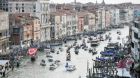 Το parade της Βενέτσια είναι το πιο τρελό απ' όσα έχεις δει...