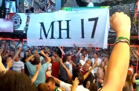You will never walk alone για τα θύματα της MH17 (VIDEO)