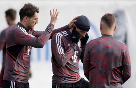Bayern's Leon Goretzka, left, jokes with Thomas Mueller, center, during a training session in Munich, Germany, Tuesday, March 7, 2023 prior to the Champions League group round of 16 second leg soccer match between Bayern Munich and Paris Saint Germain. Bayern will face PSG on Wednesday, March 8, 2023. (AP Photo/Matthias Schrader)