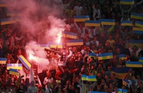 Η Εθνική Ουκρανίας απειλείται με αφαίρεση βαθμών για ναζιστικές προκλήσεις