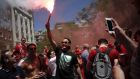 Οι φίλαθλοι της Λίβερπουλ γιορτάζουν στη fan zone πριν από τον τελικό Champions League 2018-2019 με αντίπαλο την Τότεναμ στο 'Γουάντα Μετροπολιτάνο' της Μαδρίτης, Σάββατο 1 Ιουνίου 2019