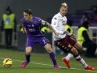 Fiorentina's Gonzalo Rodriguez, left, is challenged by Torino's Maxi Lopez during a Serie A soccer match between Fiorentina and Torino, at the Artemio Franchi stadium in Florence, Italy  Sunday , Feb. 22, 2015. (AP Photo/Fabrizio Giovannozzi) 