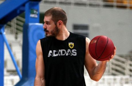 Σαρικόπουλος: "Η ΑΕΚ ζει για τα ντέρμπι με Ολυμπιακό και Παναθηναϊκό"