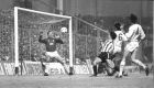 Κύπελλο Πρωταθλητριών 1983/84, δεύτερος γύρος. Αθλέτικ - Λίβερπουλ 0-1 στο "Σαν Μαμές". Ο Ισμαέλ Ουρτούμπι ανάμεσα στους Μαρκ Λόρενσον (4) και Άλαν Χάνσεν, μπροστά στην εστία του Μπρους Γκρόμπελαρ.