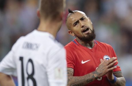 Chile's Arturo Vidal faces Germany's Joshua Kimmich, left, during the Confederations Cup final soccer match between Chile and Germany, at the St.Petersburg Stadium, Russia, Sunday July 2, 2017. (AP Photo/Ivan Sekretarev)