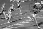 Η Βίλμα Ρούντολφ κατά τον τερματισμό της στον ημιτελικό των 200μ. στίβου στους Ολυμπιακούς Αγώνες 1960, Ρώμη, Δευτέρα 5 Σεπτεμβρίου 1960
