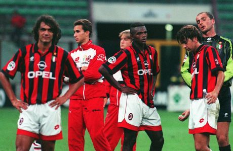 Παίκτες της Μίλαν ύστερα από την ήττα με 1-2 για το ιταλικό Supercoppa. Η αναμέτρηση έγινε στις 25 Αυγούστου του 1996