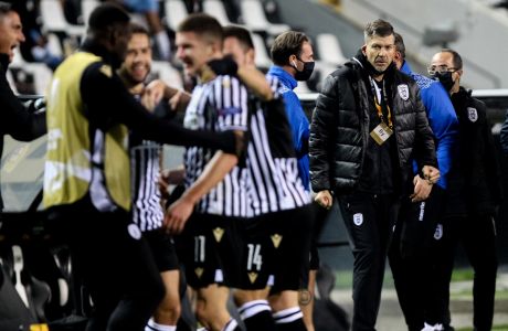 Οι παίκτες του ΠΑΟΚ πανηγυρίζουν γκολ υπό το βλέμμα του προπονητή τους, Πάμπλο Γκαρσία, κόντρα στην Αϊντχόφεν για τη φάση των ομίλων του Europa League 2020-2021 στο γήπεδο της Τούμπας | Πέμπτη 5 Νοεμβρίου 2020