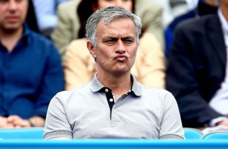 LONDON, ENGLAND - JUNE 20:  Chelsea manager Jose Mourinho watches the match between Kevin Anderson of South Africa and Gilles Simon of France during day six of the Aegon Championships at Queen's Club on June 20, 2015 in London, England.  (Photo by Jordan Mansfield/Getty Images for LTA)