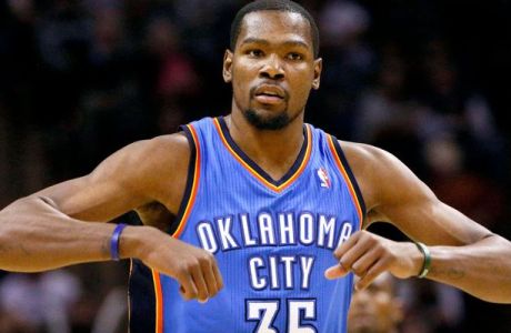 Jan 22, 2014; San Antonio, TX, USA; Oklahoma City Thunder forward Kevin Durant (35) reacts after a shot during the second half against the San Antonio Spurs at AT&T Center. The Thunder won 111-105. Mandatory Credit: Soobum Im-USA TODAY Sports