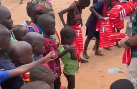 Μύθος Σαντιό Μανέ: Έκανε ευτυχισμένα 100 παιδιά με μία απλή κίνηση