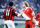 DANIELE MASSARO (MILAN) contre JURGEN KLINSMANN (MONACO) - Milan AC / Monaco - Demi Finale- Champions League - 1993/1994 - Foot Football - largeur attitude accolade 1/2